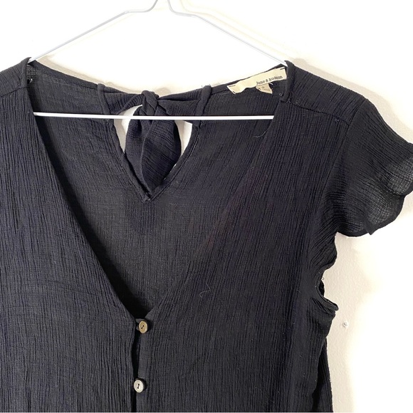 june & hudson Black Flutter Sleeve V-Neck Button Top - Picture 3 of 8
